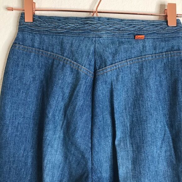 Vintage Levi’s hi waisted flare jeans - Picture 5 of 7